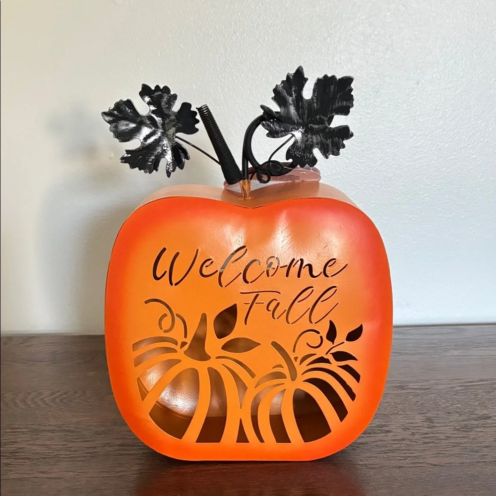 NWT- LED Light Up- Welcome Fall Orange Metal Pumpkin Decoration w/ Metal Leaves